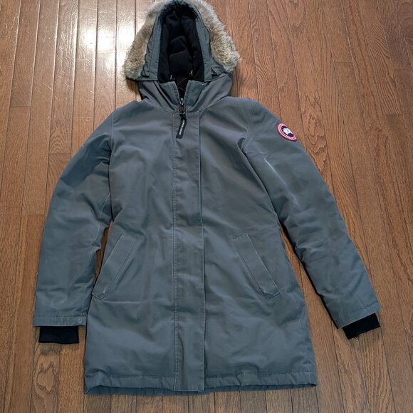Women's Canada Goose Victoria Parka Duck Down Jacket with Coyote Fur Trim - Picture 1 of 12